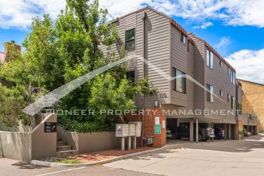 Main picture of 780 Walnut St
