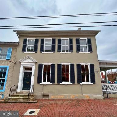 Main picture of 1 Loudoun St SW