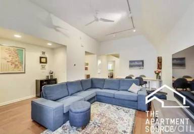 Main picture of 3100 N Western Ave