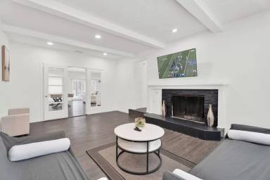 Main picture of 6060 Franklin Rd