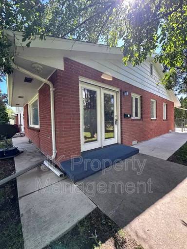 Main picture of 820 2nd Ave NW