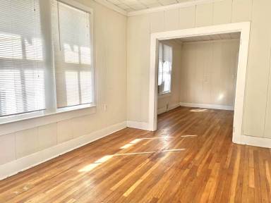 Main picture of 1717 South St