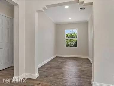 Main picture of 1407 E Acacia Ave