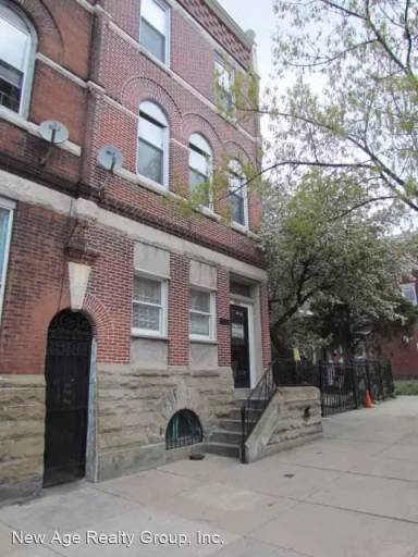 Main picture of 3011 W Girard Ave