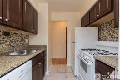 Main picture of 5820 N Sheridan Rd