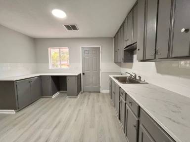 Main picture of 962 Hanover Dr