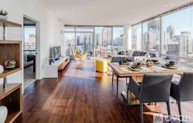 Main picture of 710 S Clark St