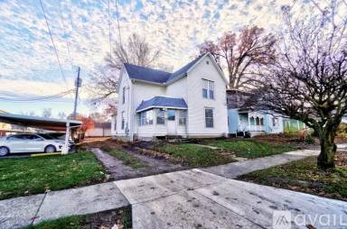 Main picture of 1117 W High St