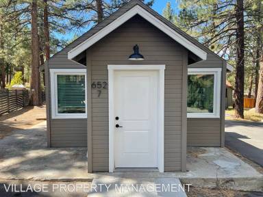 Main picture of 652 Jeffries St