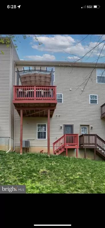 Main picture of 33 Crooked Dr