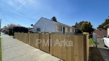 Main picture of 317 Pelly Ave N