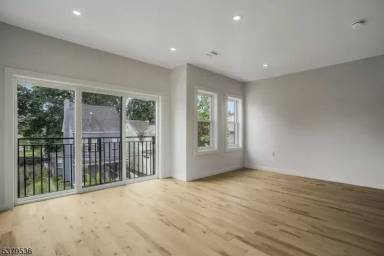 Main picture of 15 Voorhees St