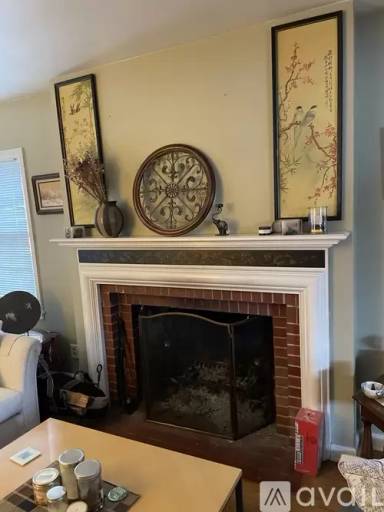 Main picture of 518 W Lakeside St