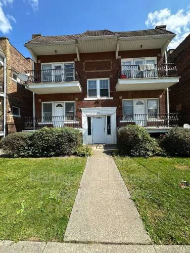 Main picture of 3285 E 143rd St