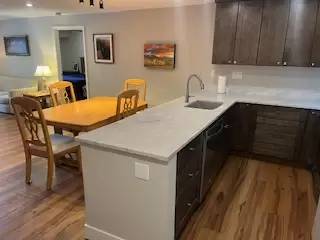 Main picture of 100 W Beaver Creek Blvd