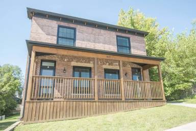 Main picture of 802 E Capitol Ave
