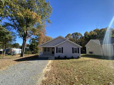 Main picture of 77 Lakeview Dr