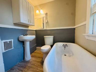 Main picture of 10004 Mount Auburn Ave