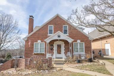 Main picture of 206 Dix Rd
