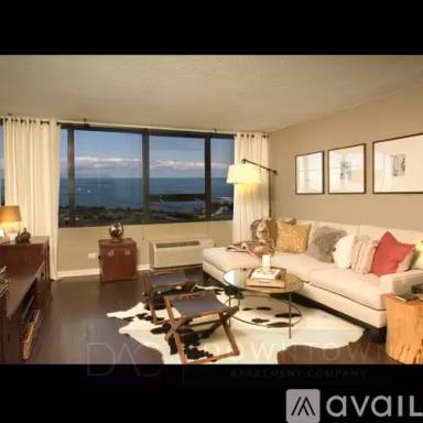 Main picture of 1221 S Michigan Ave