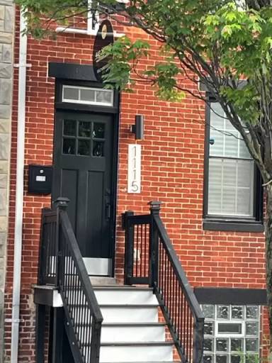 Main picture of 1115 W Lombard St