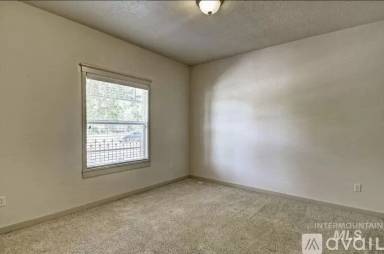 Main picture of 739 W Claire St