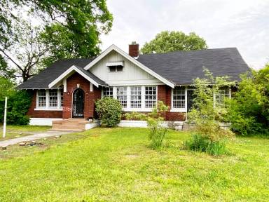 Main picture of 2404 Jackson Ave