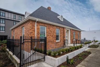 Main picture of 182 N Holly St