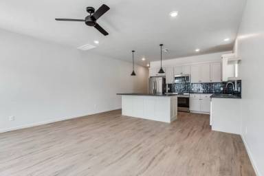 Main picture of 629 W 2nd St
