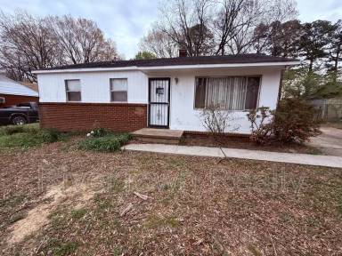 Main picture of 3300 Baskin St