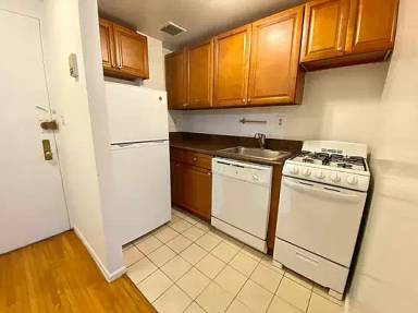 Main picture of 115 E 12th St