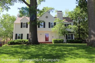 Main picture of 601 W 50th St