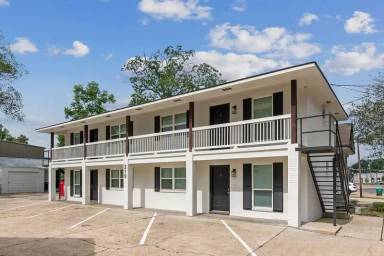 Main picture of 210 Centerville St NE