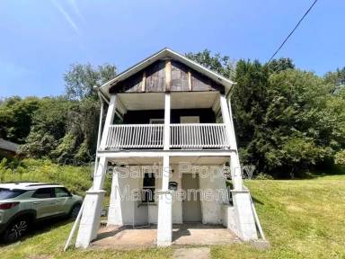 Main picture of 901 N Ashland Ave