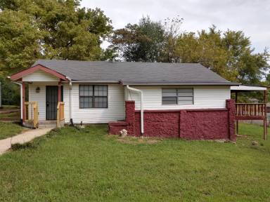 Main picture of 2217 3rd St NE