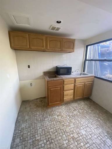 Main picture of 119W W 227th St