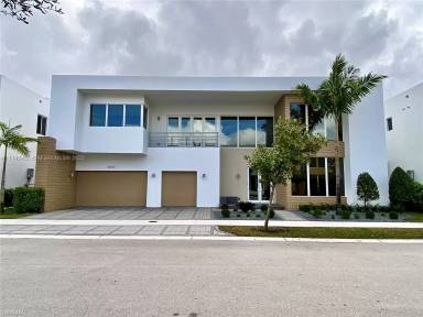 Main picture of 10220 NW 74th Ter