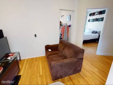Main picture of 245 E Houston St