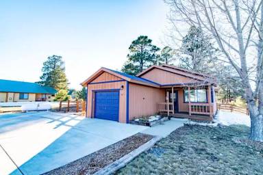 Main picture of 455 Saturn Dr
