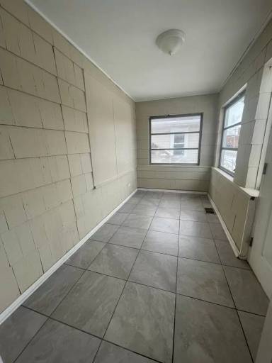 Main picture of 323 157th St