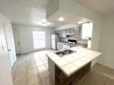 Main picture of 7829 Read Blvd