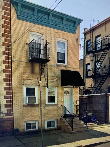 Main picture of 203 Parkhurst St