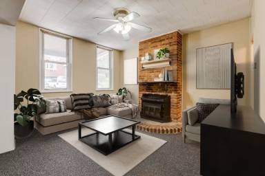 Main picture of 236 Plymouth St