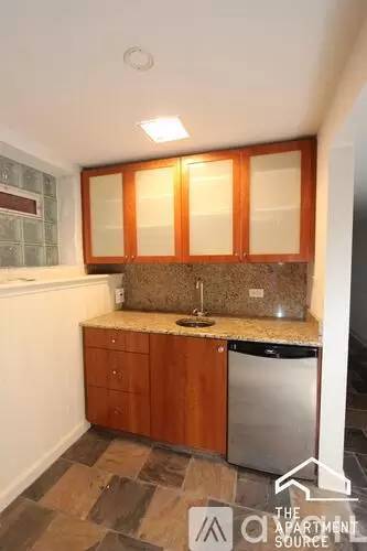 Main picture of 1724 W Balmoral Ave