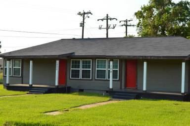 Main picture of 128 Dooley St