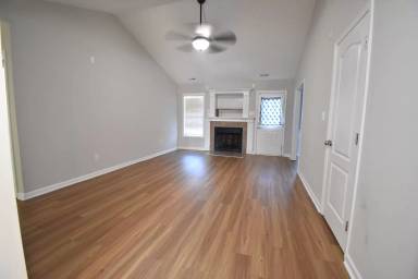 Main picture of 5609 Thackeray Dr