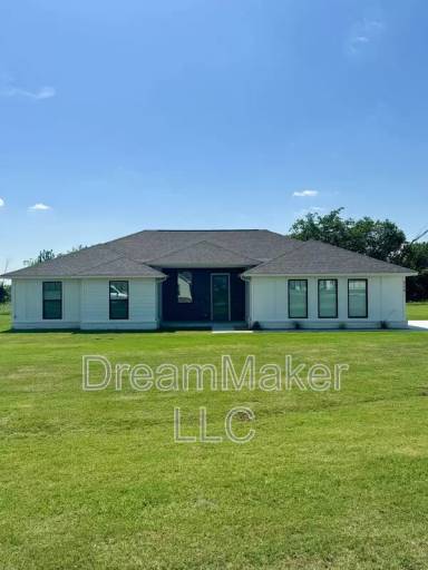 Main picture of 5176 Lily Ln