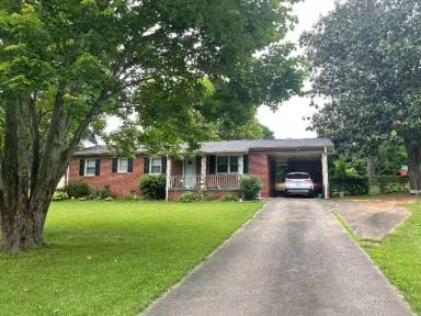 Main picture of 3013 Poplar Cir