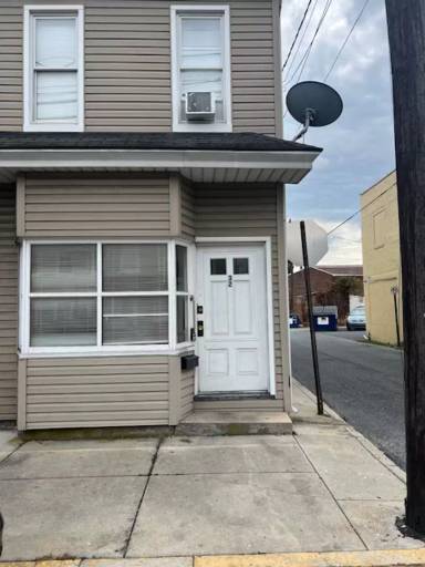 Main picture of 32 E North St