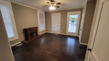 Main picture of 211 West Dr